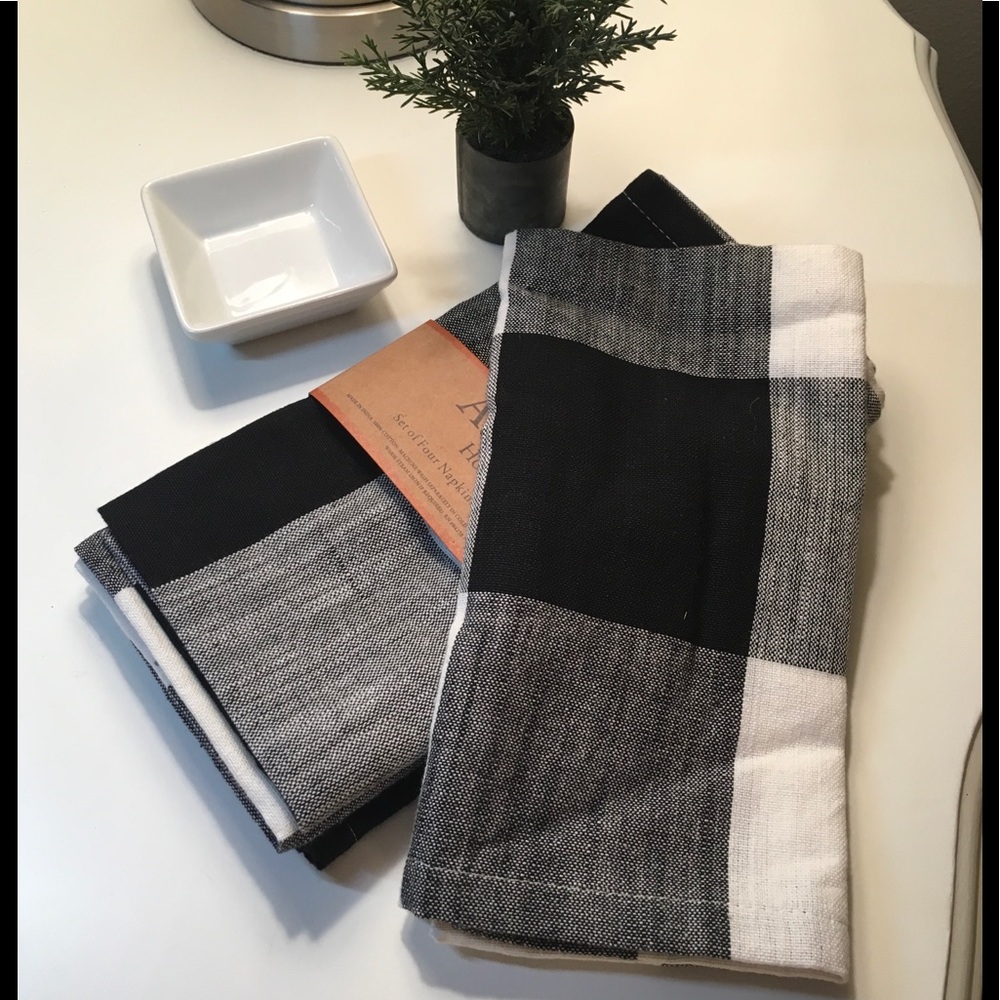 NWT Anova Black and White Checkered Napkins